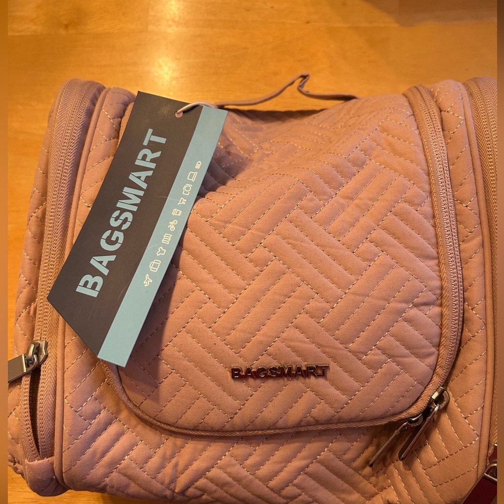 Bagsmart Toiletry bag. New with tags. Great for travel! In light pink